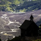 Grâce à ces données, les scientifiques zurichois espèrent découvrir quelle quantité de glace se trouve encore dans le cône de déjection de l'éboulement de Blatten (archives). KEYSTONE/MICHAEL BUHOLZER